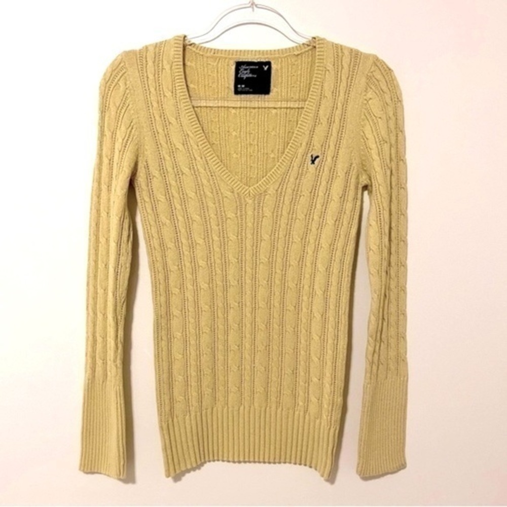 AMERICAN EAGLE OUTFITTERS- Women’s Cable Knit V-Neck Wool Sweater- Medium
